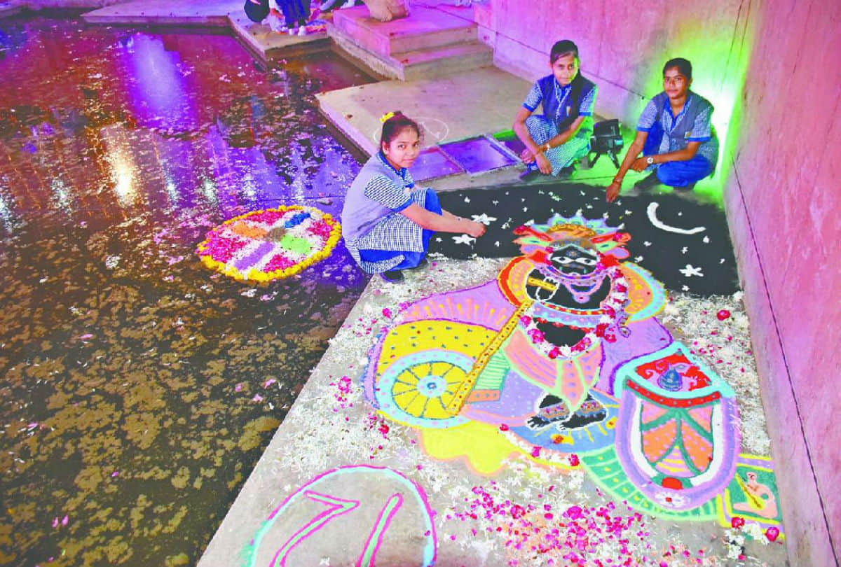 sanjhi art exhibition in sanjhi mela in mathura