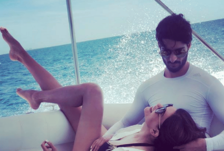 sushmita sen share picture with boyfriend rohman shawl from maldives