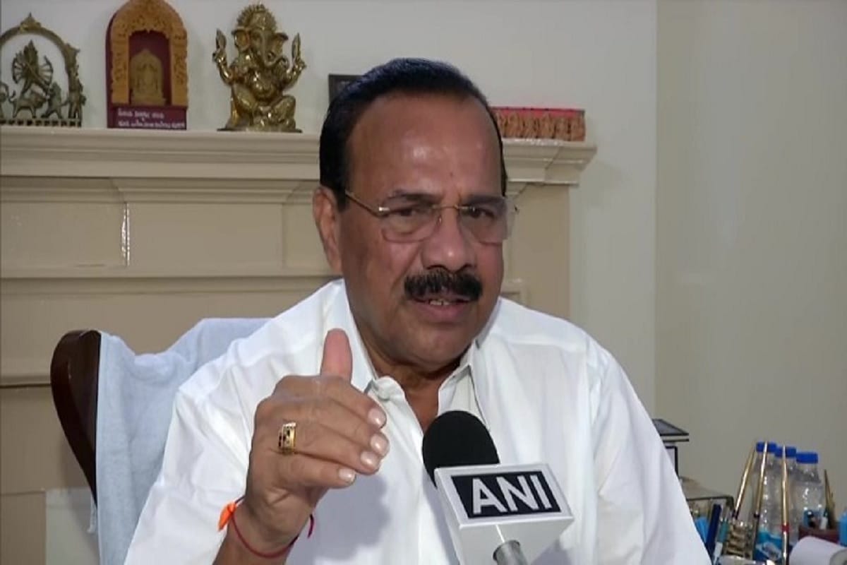 Hindi is a unifying language, it will not affect other regional languages, says DV Sadananda Gowda