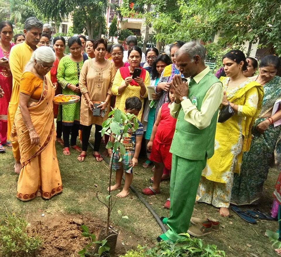 World Ozone Day: Green man wants to give living status to the trees, saved more than 10 lakhs trees
