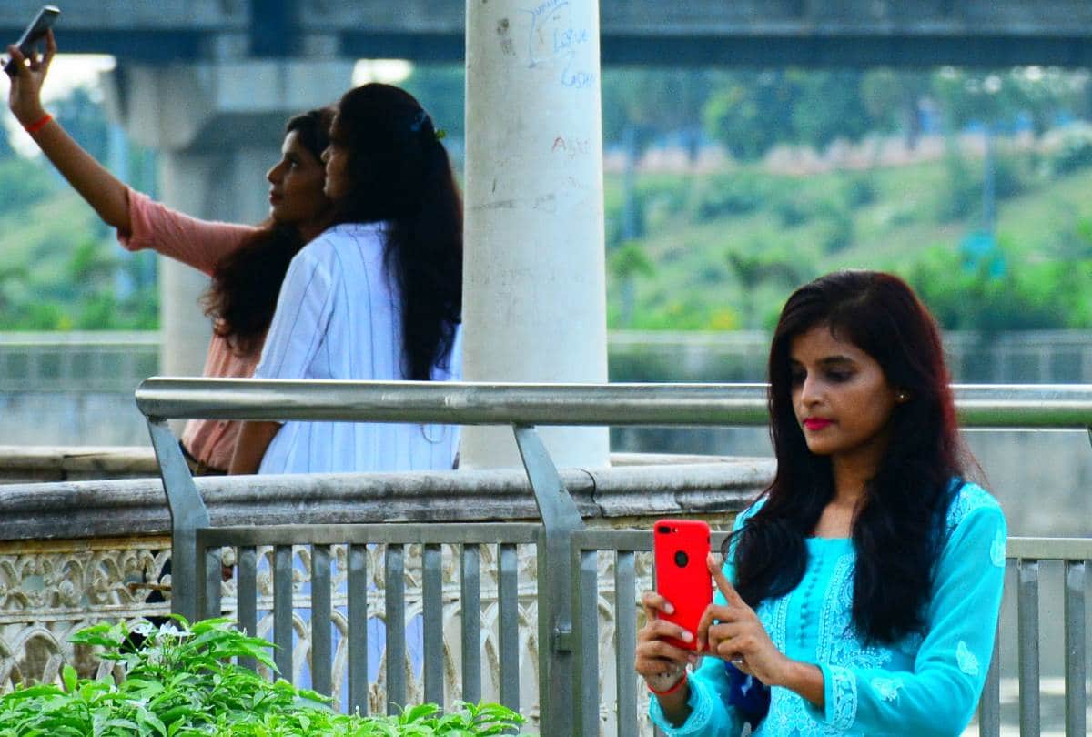 people enjoyed weather in riverfront in lucknow
