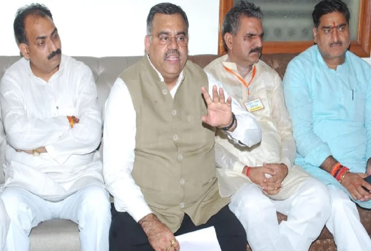 BJP leader says Nehru and Abdullah Faimly cheated India