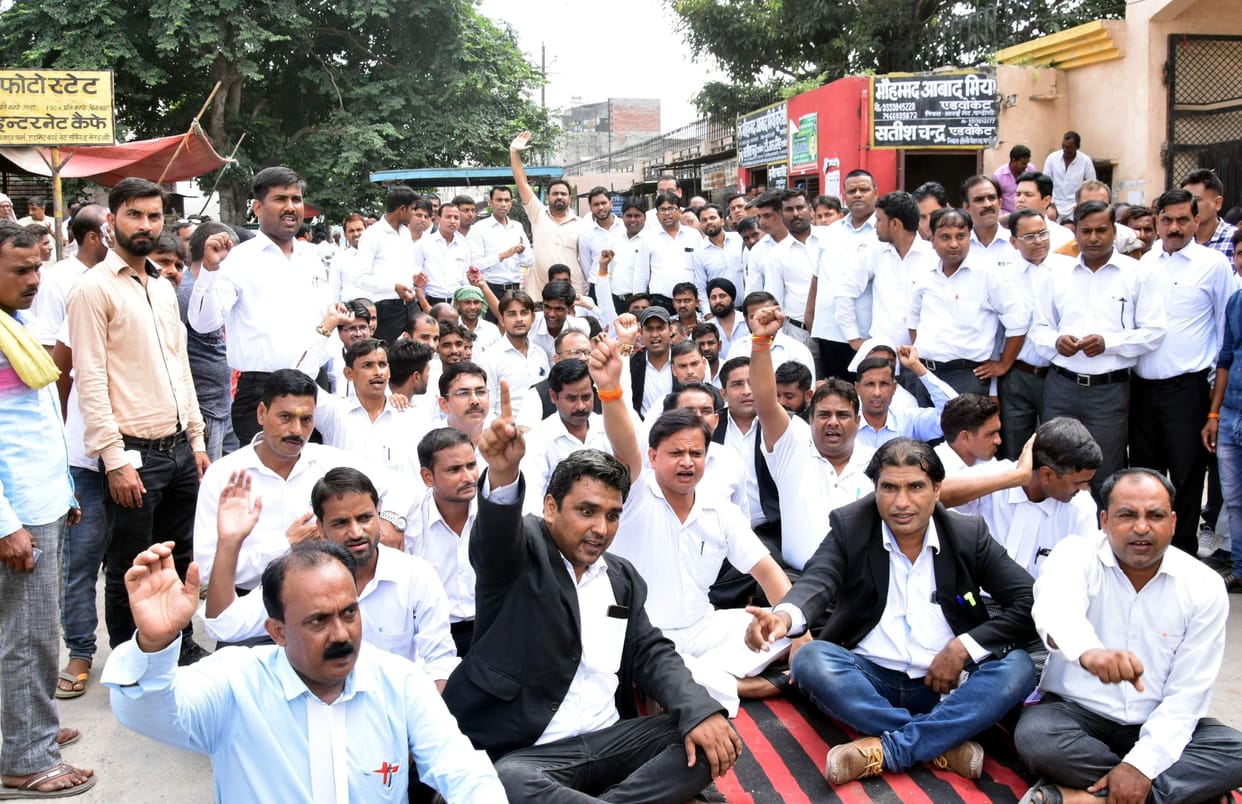advocate protest in chandausi