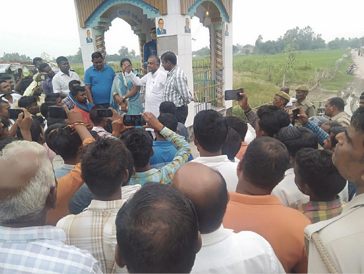 Bhimrao Ambedkar Statue damaged people protest in saraimir azamgarh