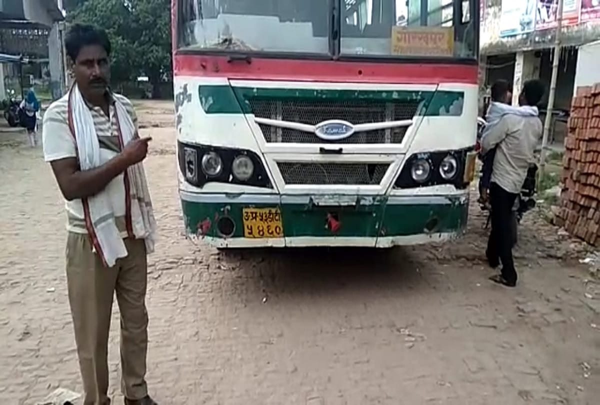 UP police issues Helmet challan against bus driver in Maharajganj