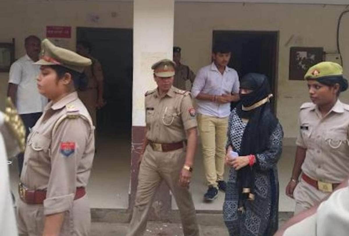 Chinmayanand Case Girl student gets bail leaves jail from car with BJP sticker 