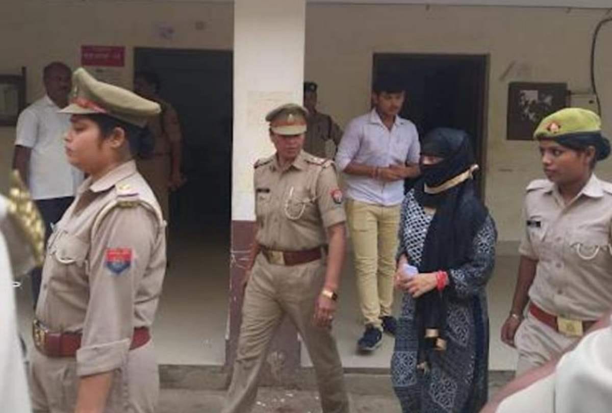 Chinmayanand Case Girl student gets bail leaves jail from car with BJP sticker 