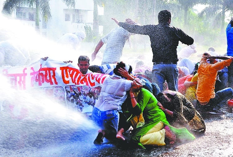 lathicharge on computer teachers at panchkula