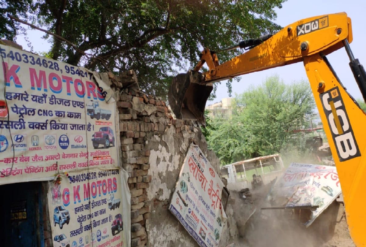 illegal encroachment cleared from land worth 35 crore