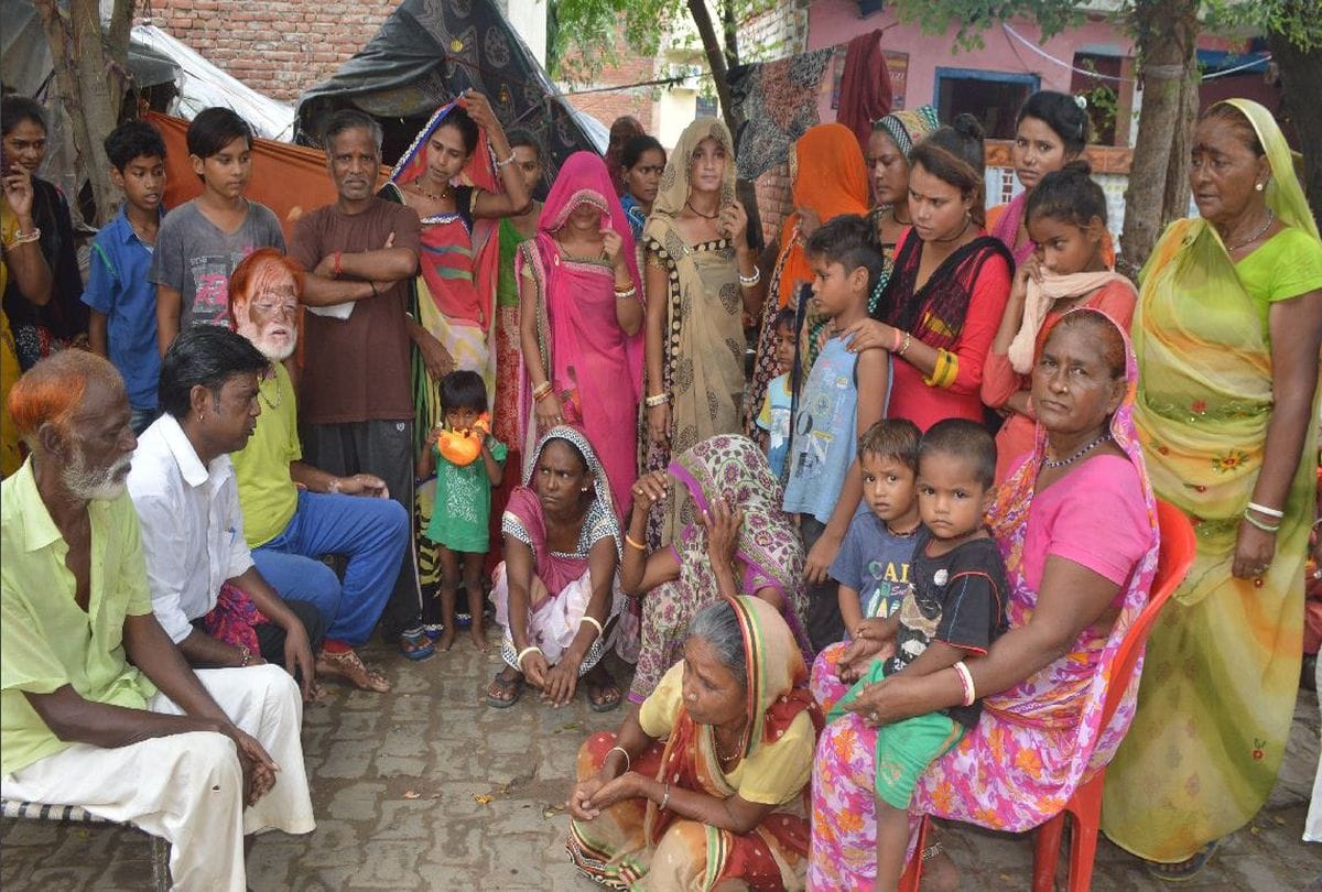 Gujarati women left work due to fear of rumors in agra