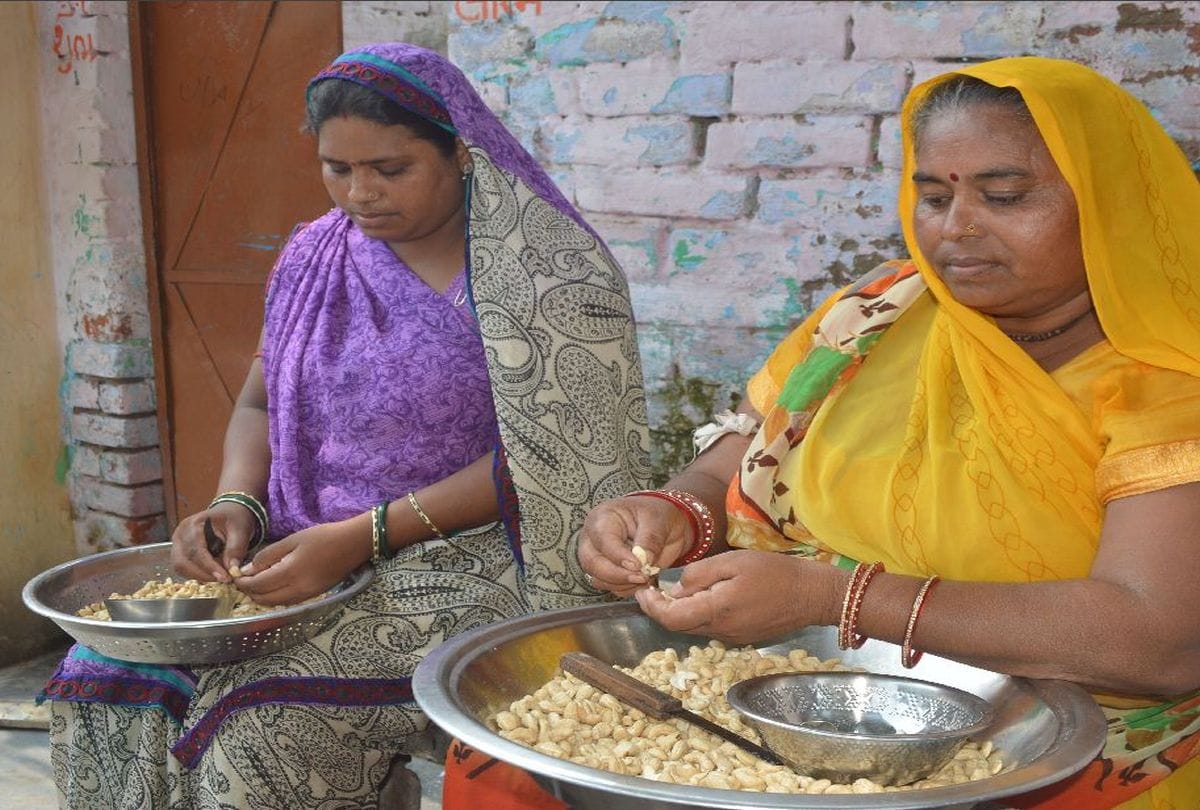 Gujarati women left work due to fear of rumors in agra