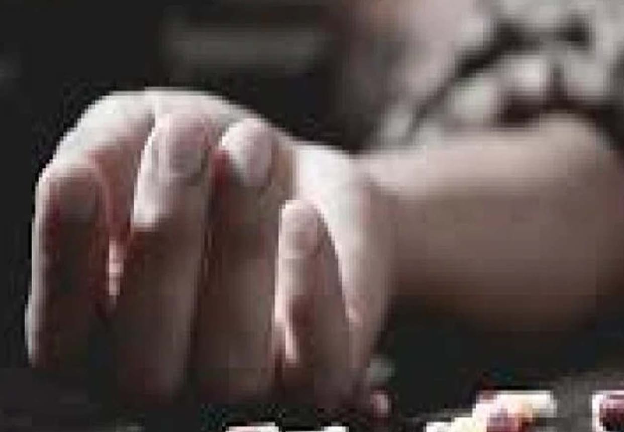 wife of asp crime eat poison in etawah