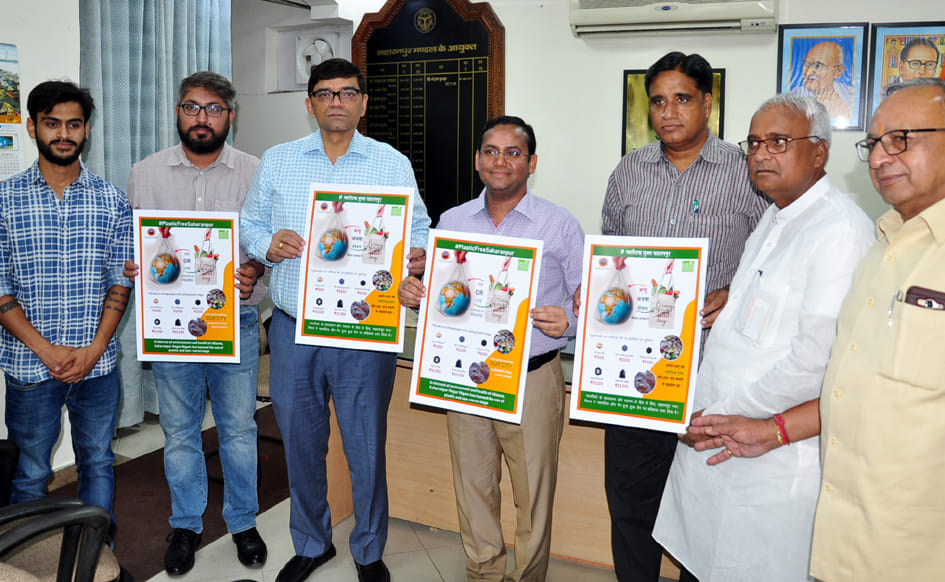 Commissioner launches plastic-free Saharanpur poster
