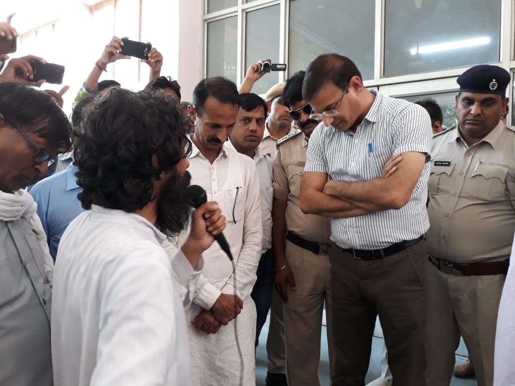 adc told drama about kashis fast unto death