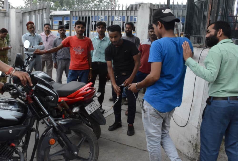 MV Act 2019: Public Heavy Crowd in Rto office and Pollution Investigation Center dehradun