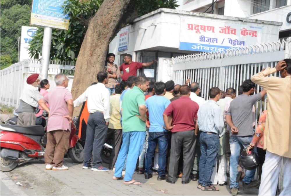 MV Act 2019: Public Heavy Crowd in Rto office and Pollution Investigation Center dehradun