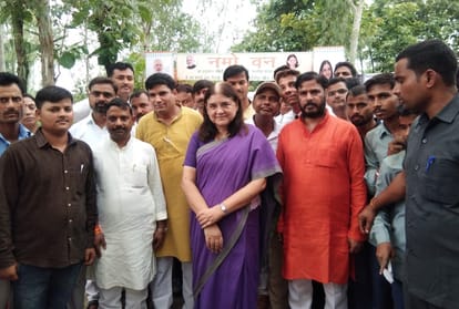 Menka Gandhi celebrated birthday of PM Narendra Modi.