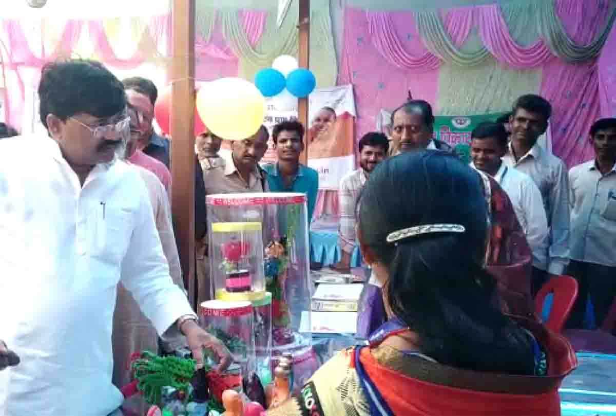 Minister in-charge Jai Kumar Singh Jackie gave the advice to the woman