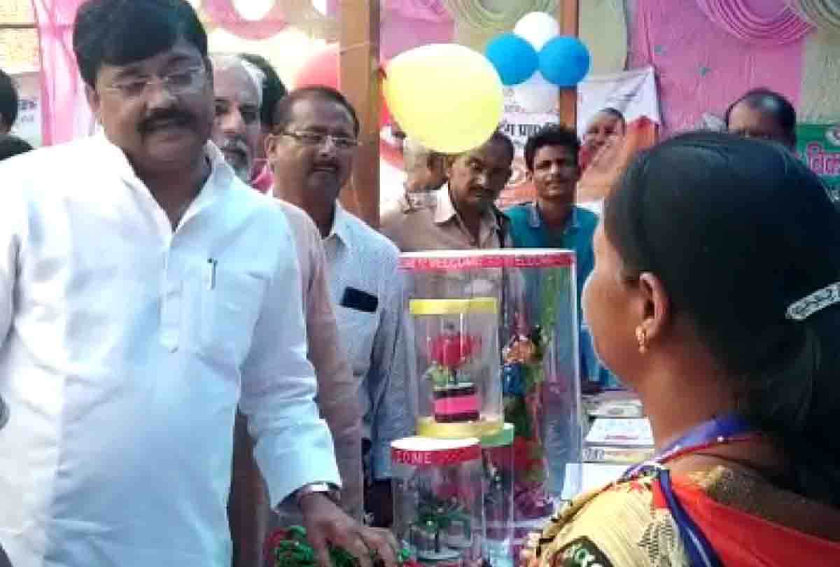 Minister in-charge Jai Kumar Singh Jackie gave the advice to the woman