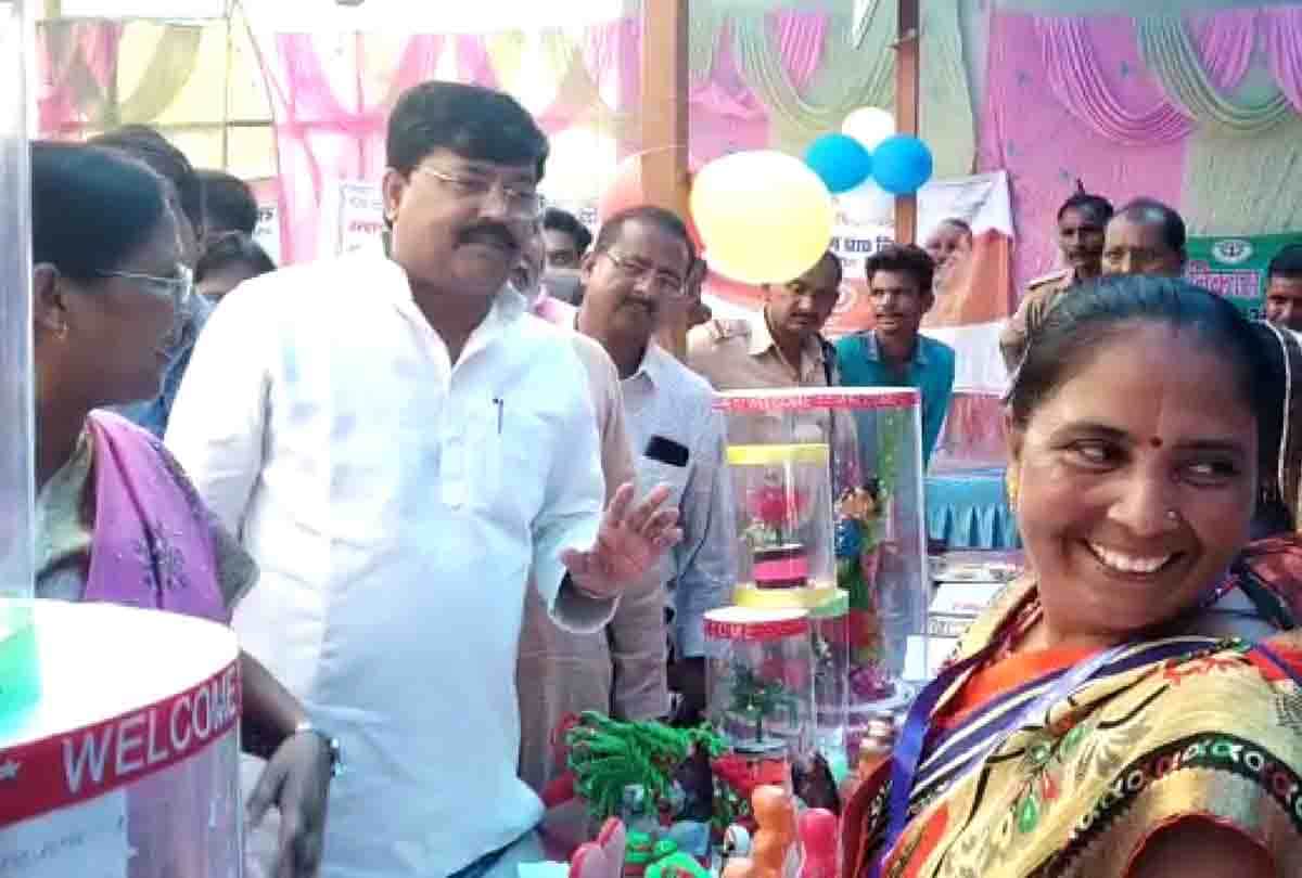 Minister in-charge Jai Kumar Singh Jackie gave the advice to the woman