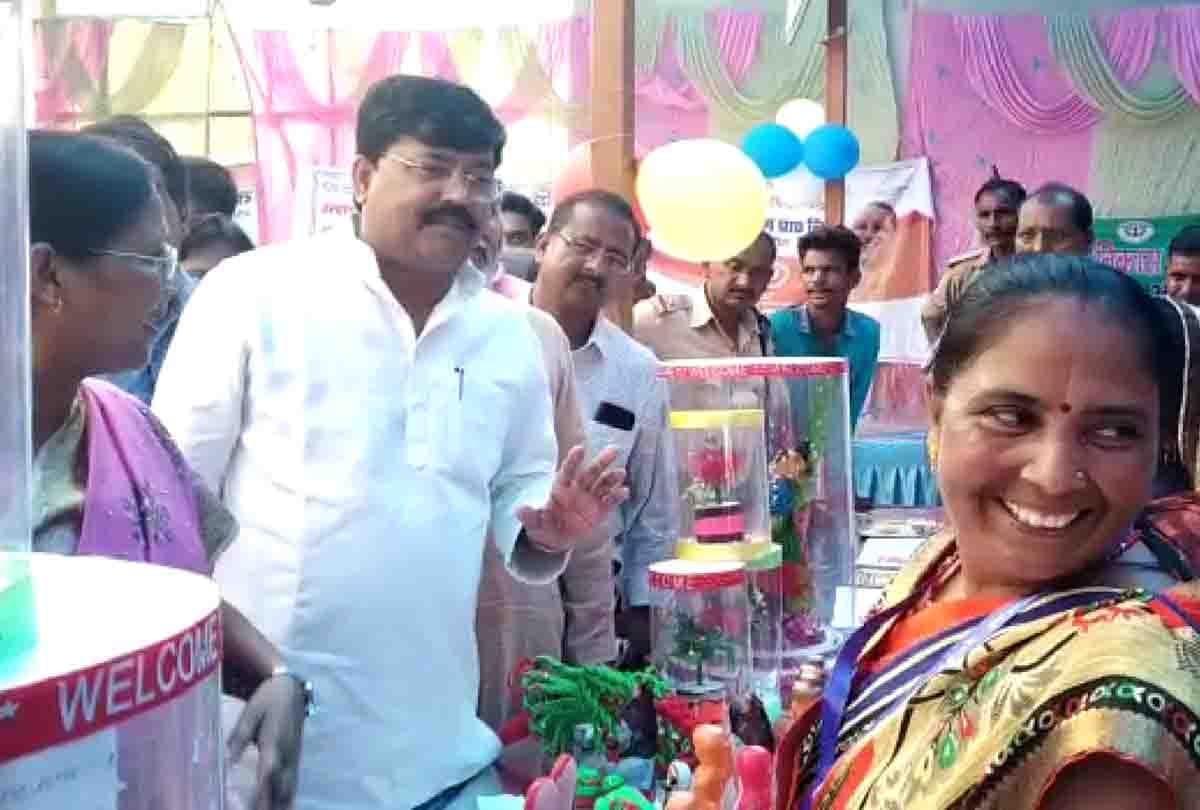 Minister in-charge Jai Kumar Singh Jackie gave the advice to the woman