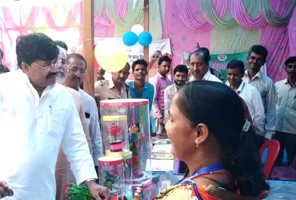 Minister in-charge Jai Kumar Singh Jackie gave the advice to the woman