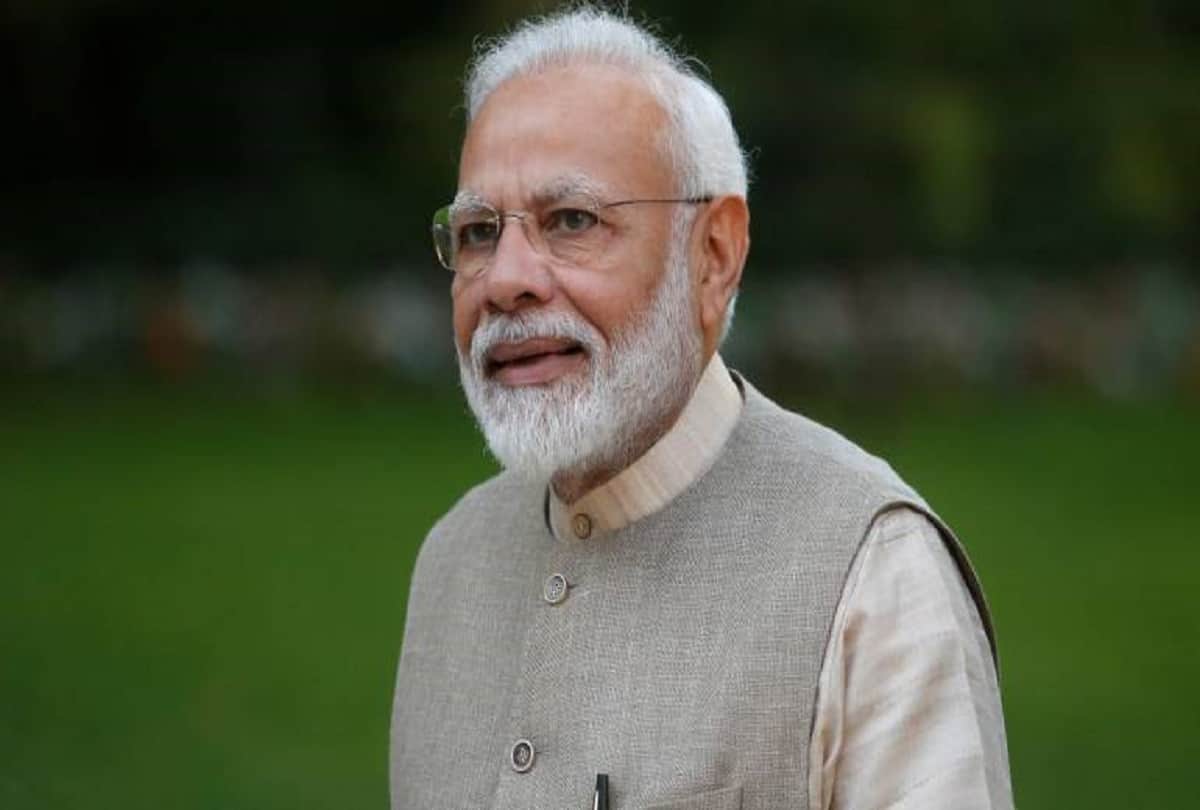 PM Modi follows Dinesh Lal Yadav Nirhua on twitter