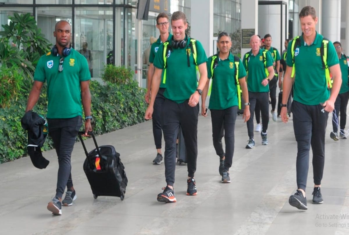 South African cricketers told to self-isolate on return from aborted India tour