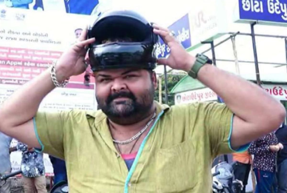 gujarat man head is too big that he is not able to find any helmet