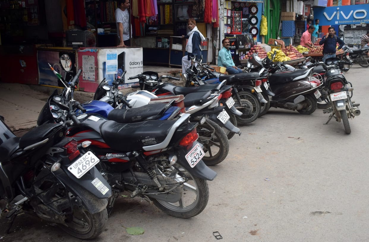 Road made parking, police does not charge fine