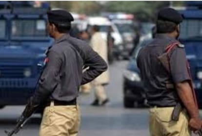 Police destroy minarets of minority of Ahmadi community place of worship after fundamentalists threatened
