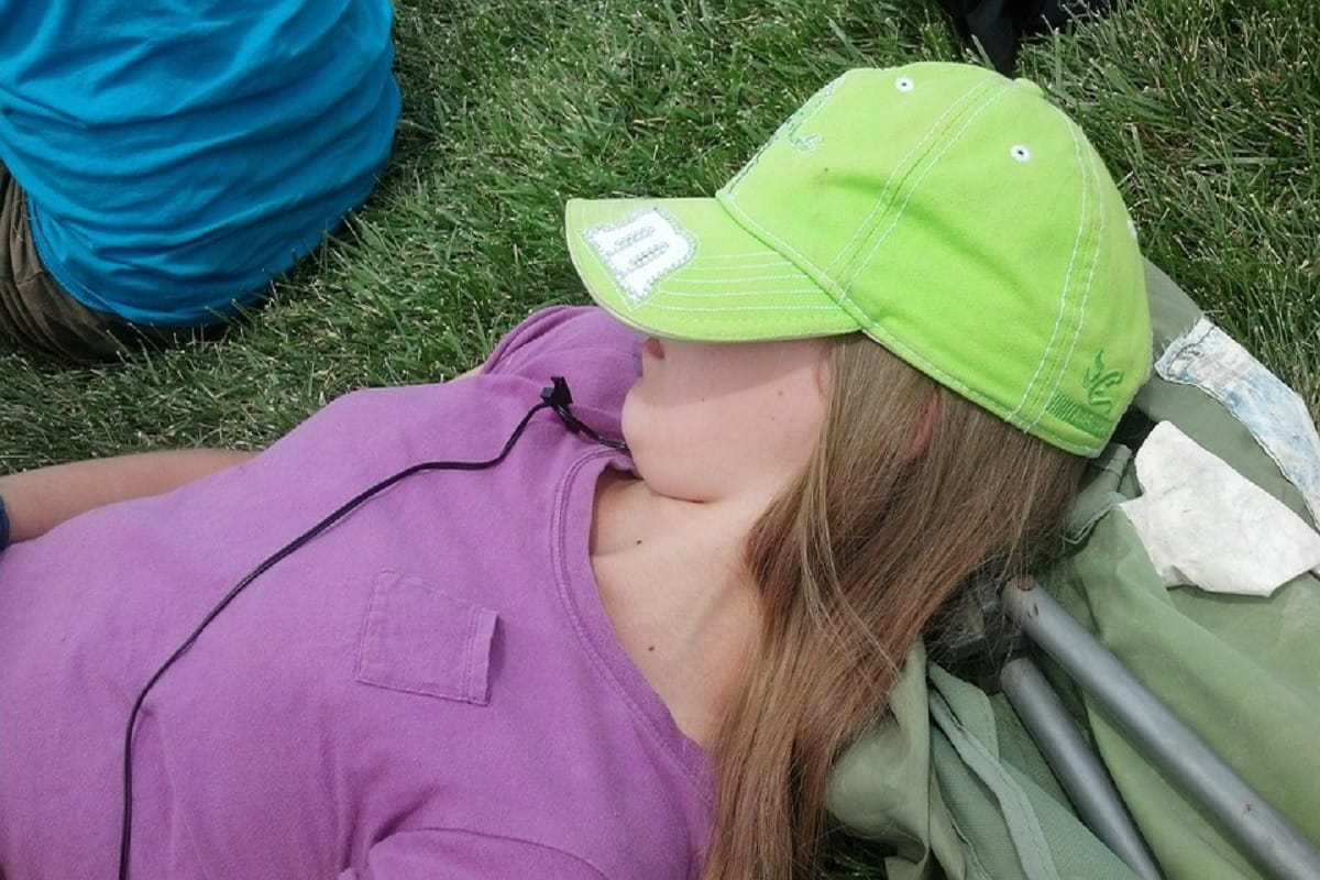 teenage girl at the risk of obesity due to late night sleep pattern