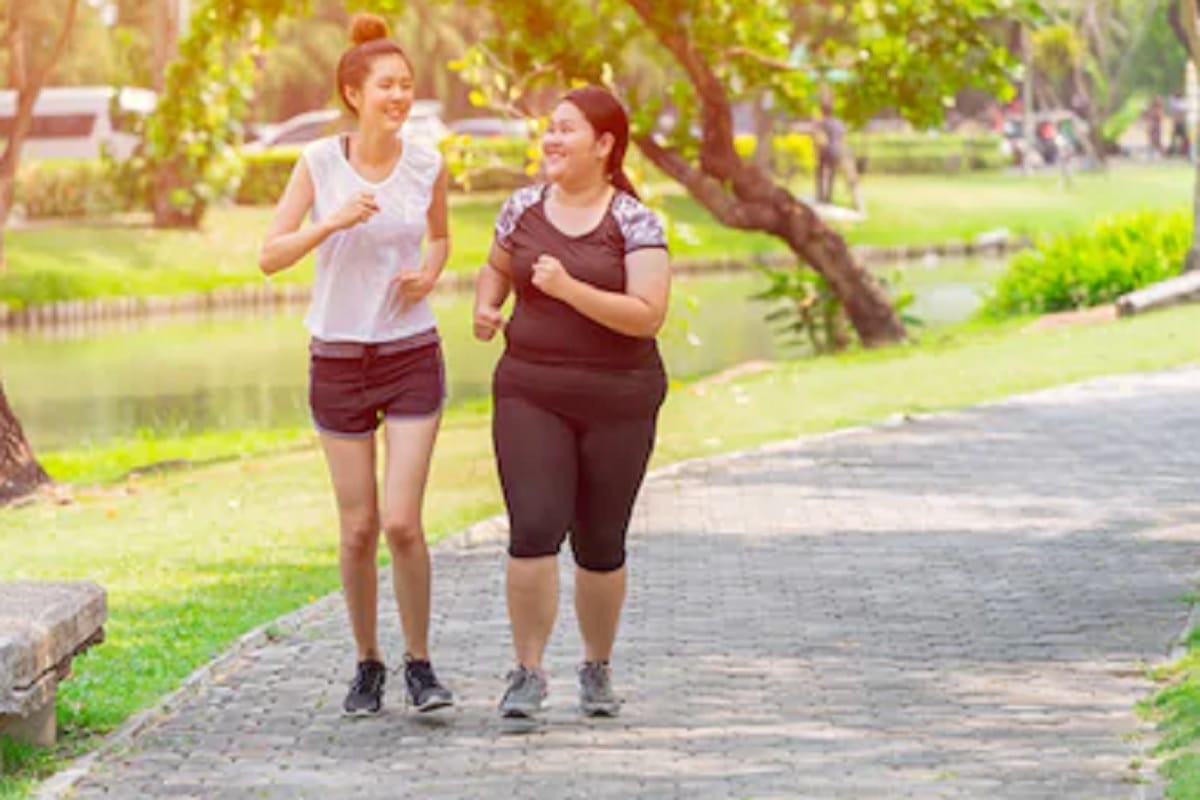 teenage girl at the risk of obesity due to late night sleep pattern