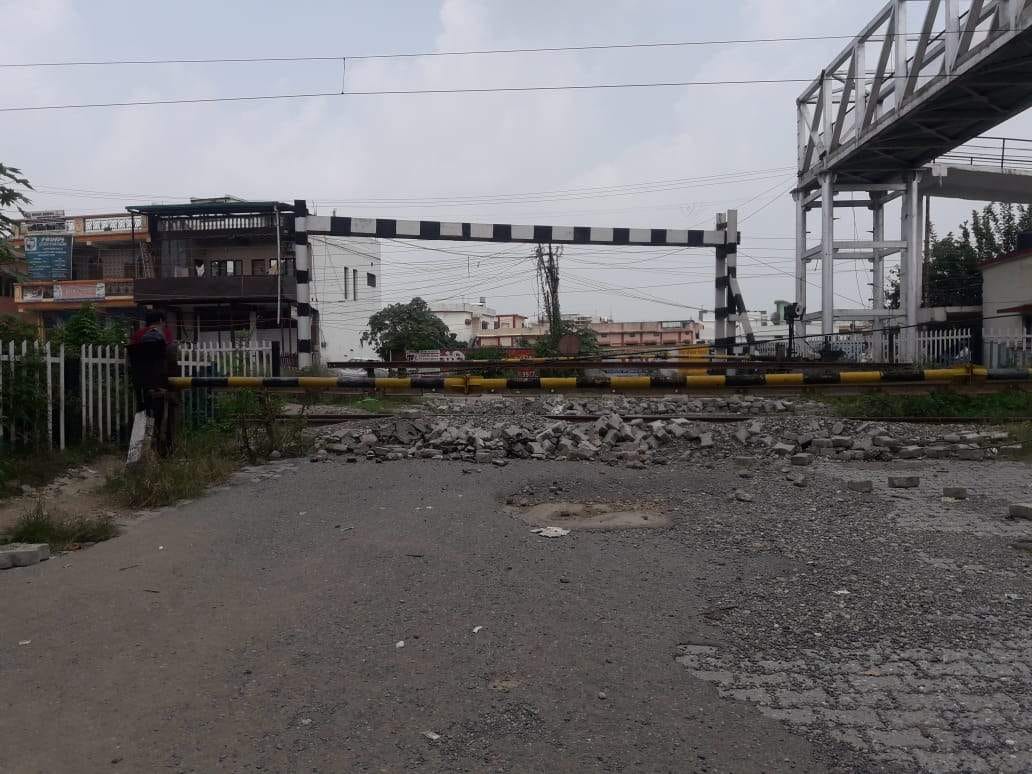 People facing problems due to the closure of railway gates