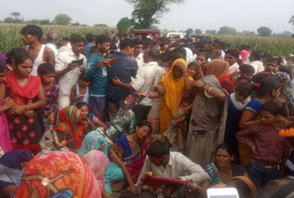 Highschool Girl Student Death in Road Accident Firozabad