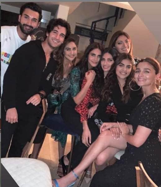 ranbir kapoor and alia bhatt hugs each other at her best friend akansha ranjan birthday party