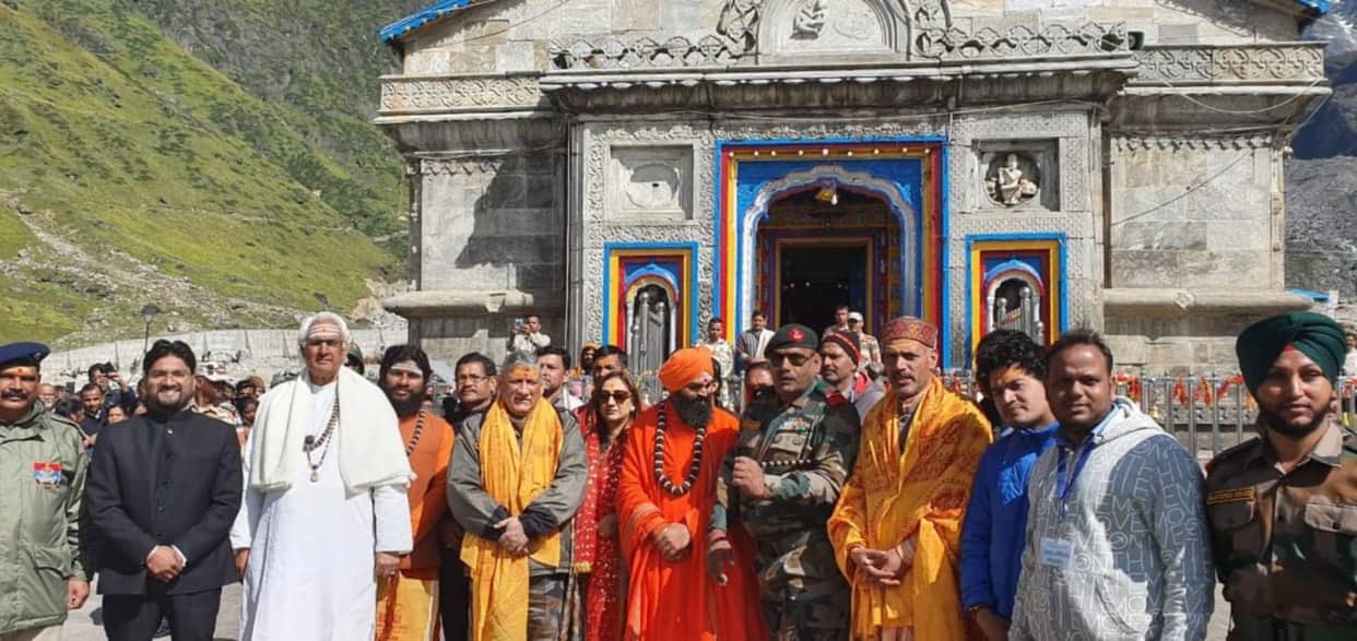 Army Chief General Bipin Rawat reach Kedarnath dham with his wife