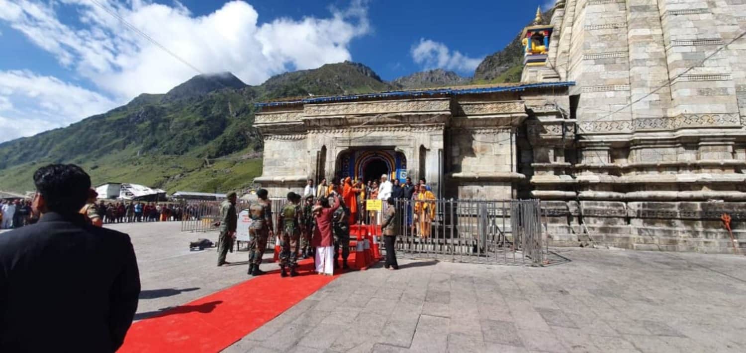 Army Chief General Bipin Rawat reach Kedarnath dham with his wife