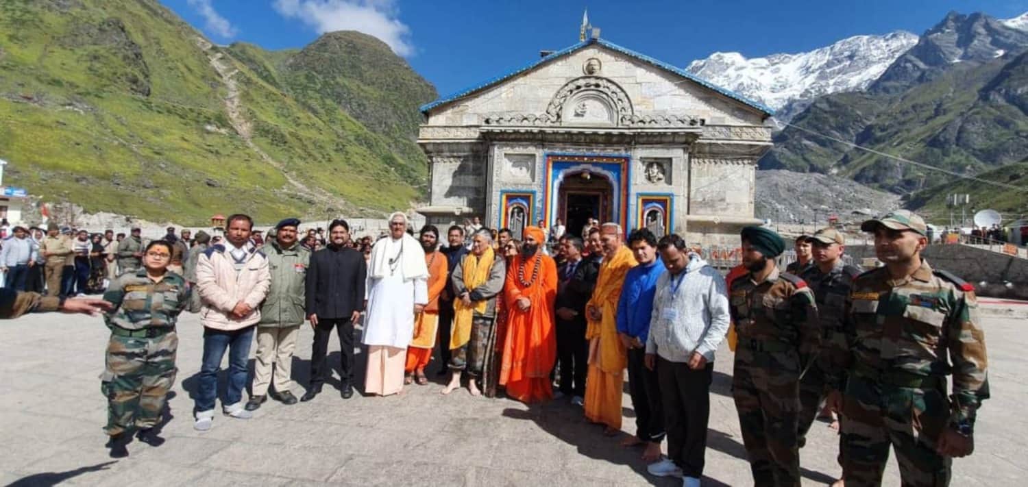 Army Chief General Bipin Rawat reach Kedarnath dham with his wife