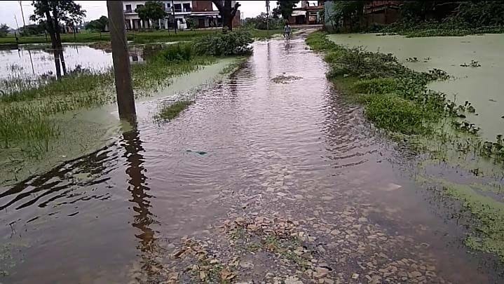 Showers rained in Kunda, water entered in shops, government offices