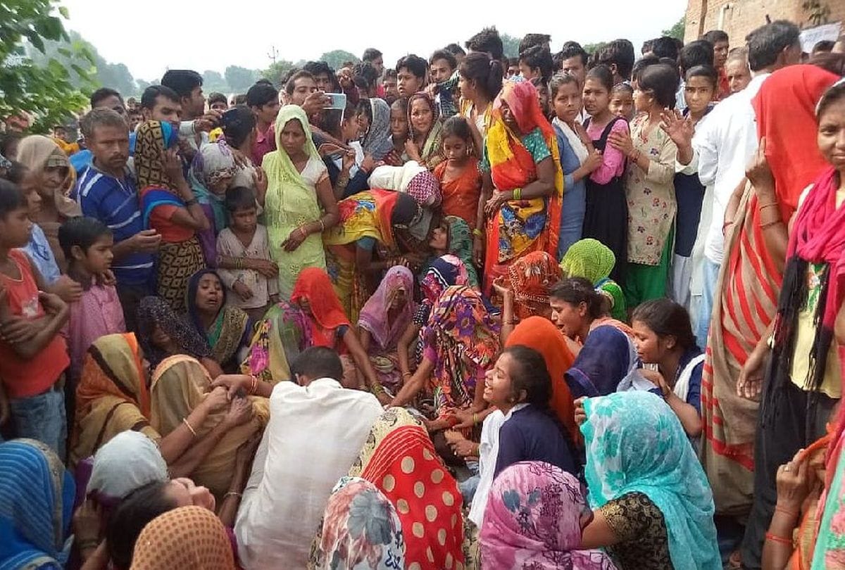 Highschool Girl Student Death in Road Accident Firozabad