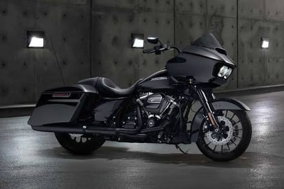 Delhi Traffic Police fined harley davidson road glide special rider to listen inbuilt music system