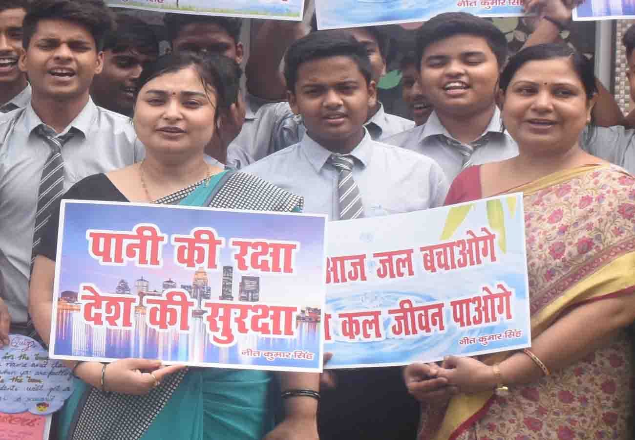 students held Rally to create awareness towards water conservation in kanpur