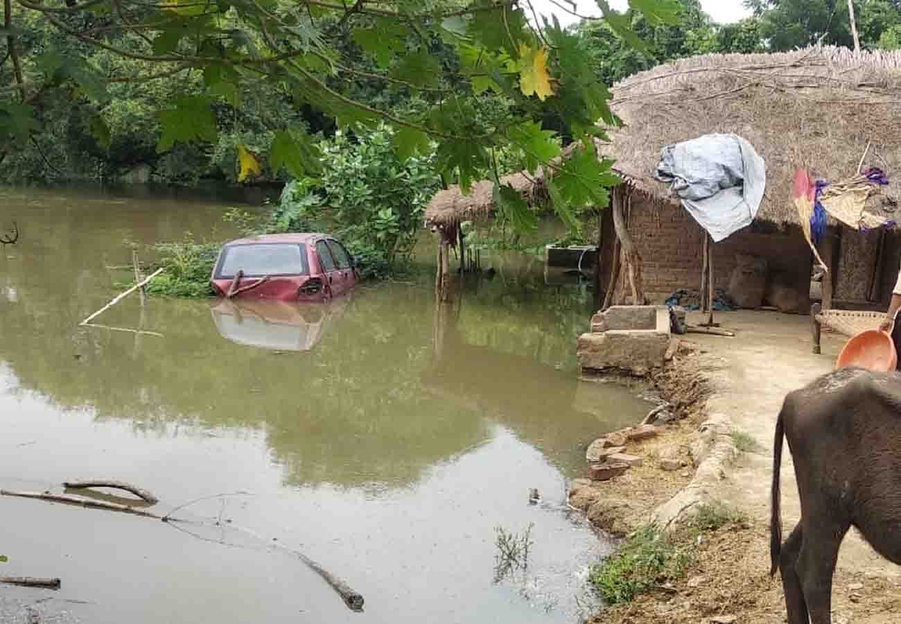 Yamuna rising water level made trouble for people in up