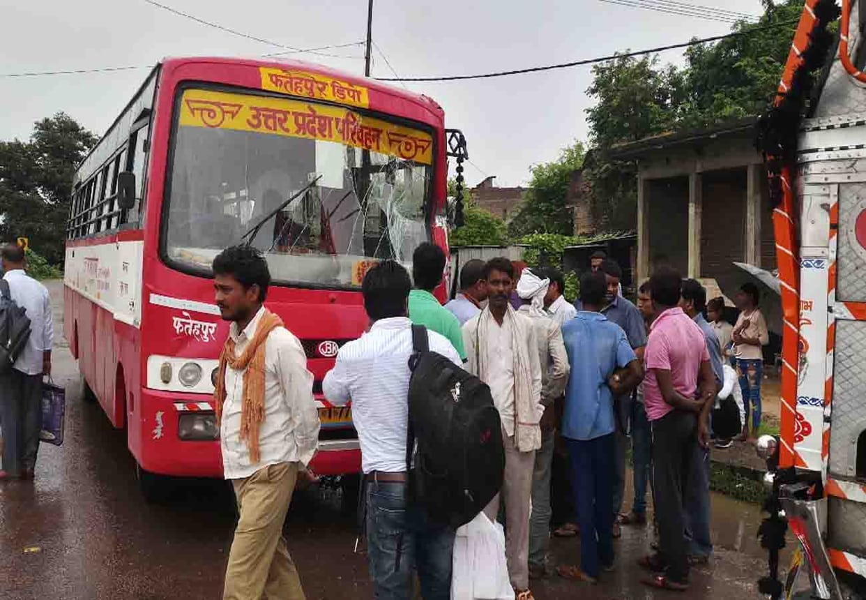 road accident in fatehpur, seven people injured