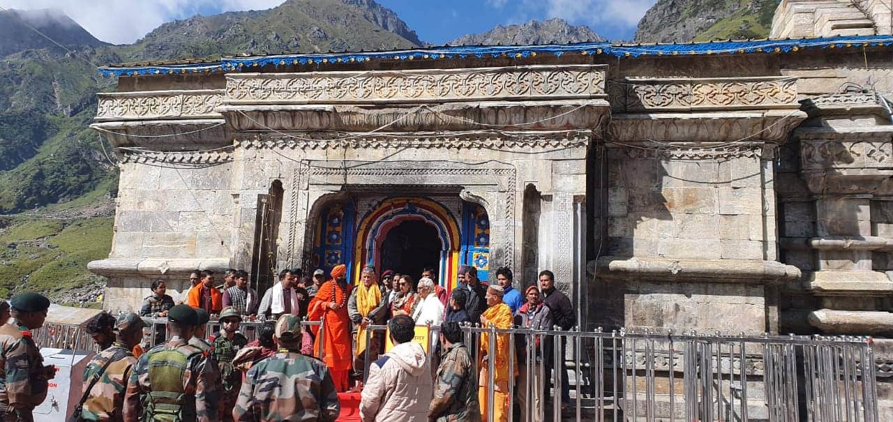 Army Chief General Bipin Rawat reach Kedarnath dham with his wife