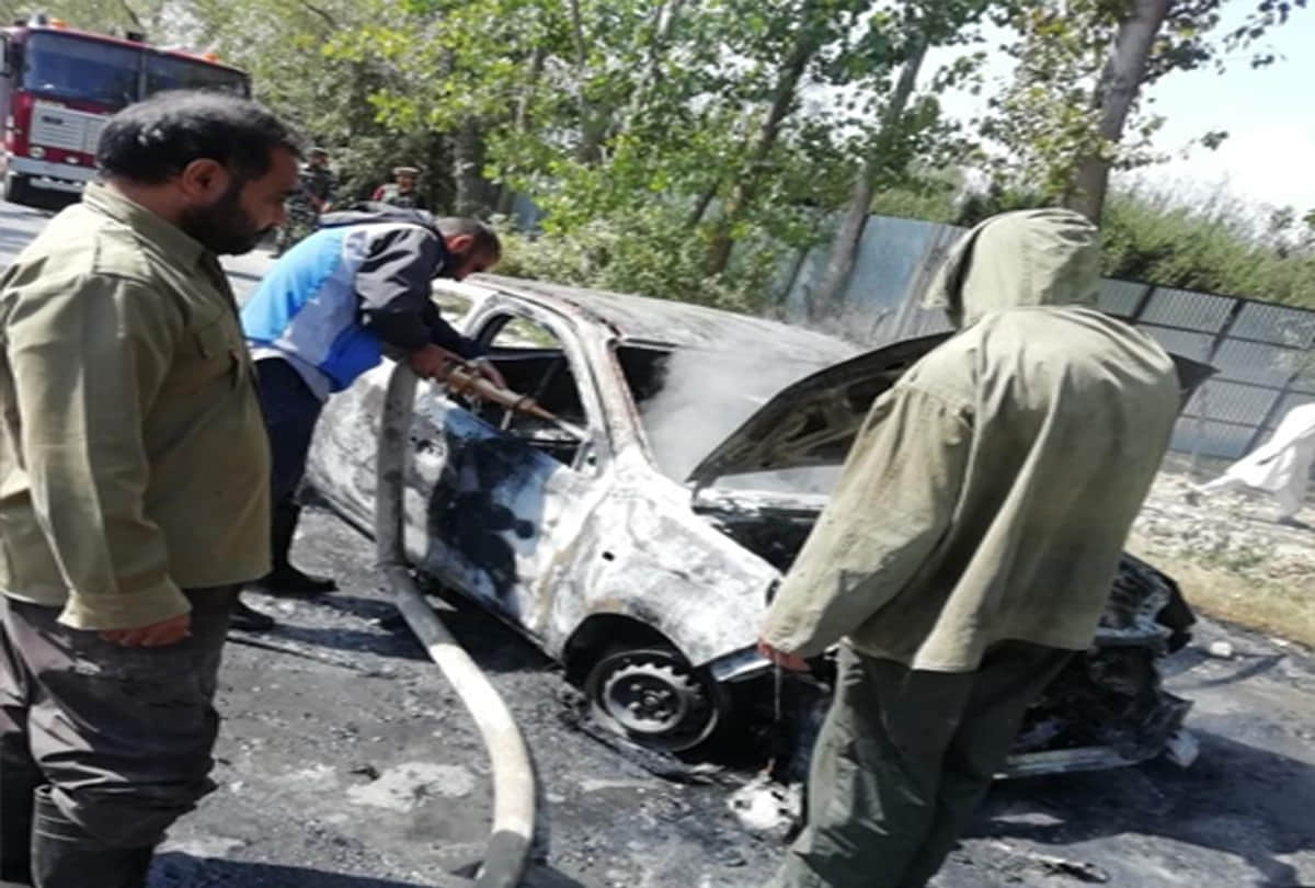 Jammu And Kashmir News: Militants Set Car on Ablaze in Sopore Baramulla Kashmir, Beaten Car Driver