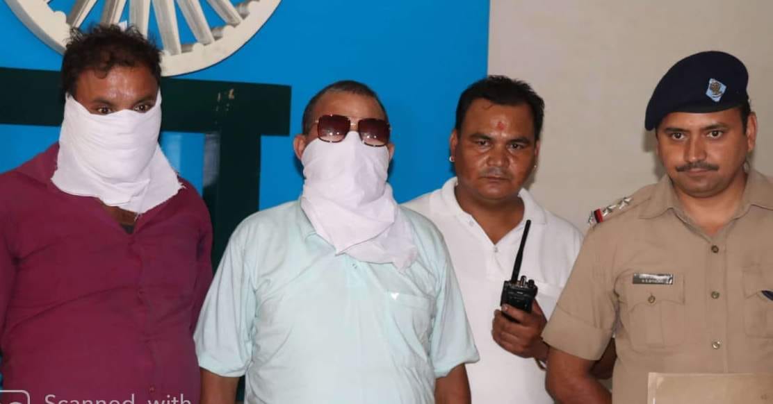 Caught liquor being brought in bricks from Punjab