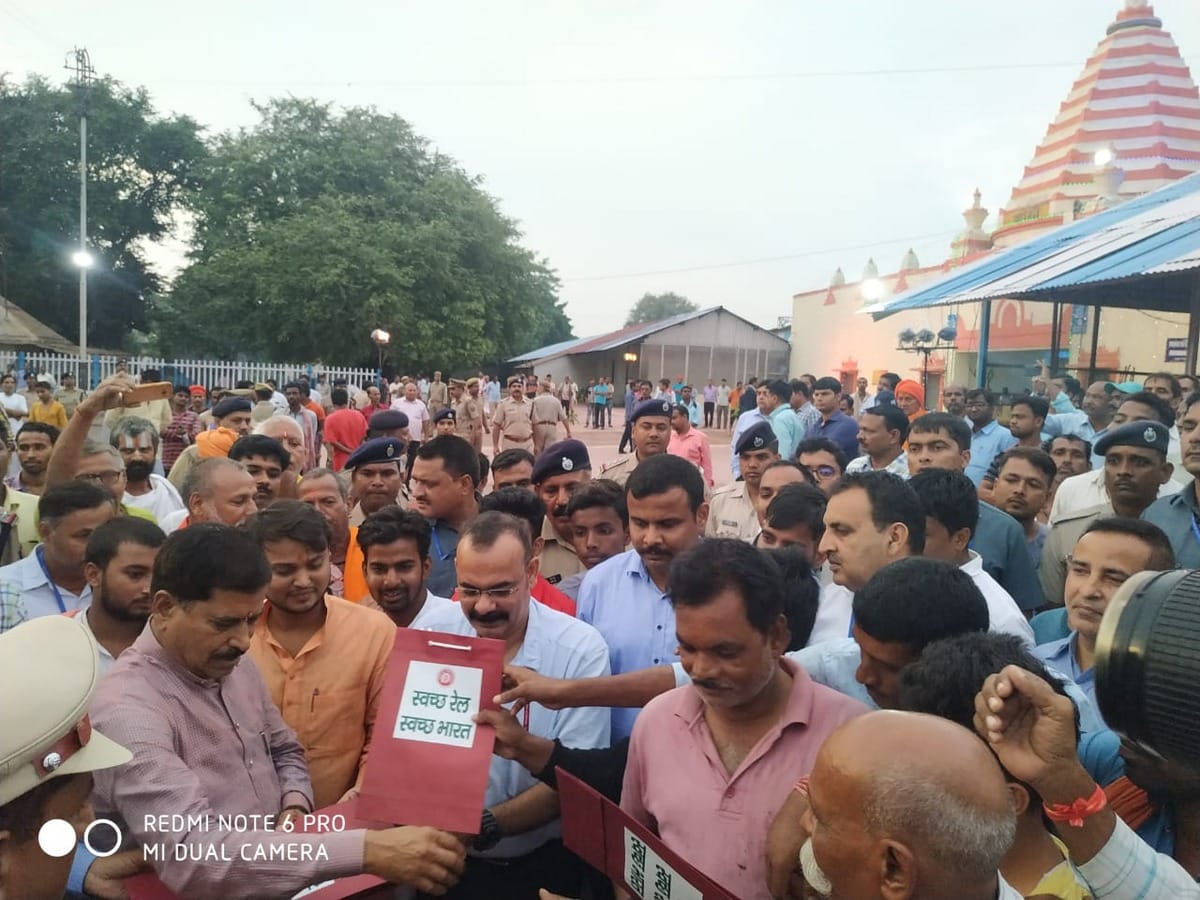 Railway Minister Suresh Angadi inaugurated Kashi Vishwanath Temple Help Desk cantt st varanasi
