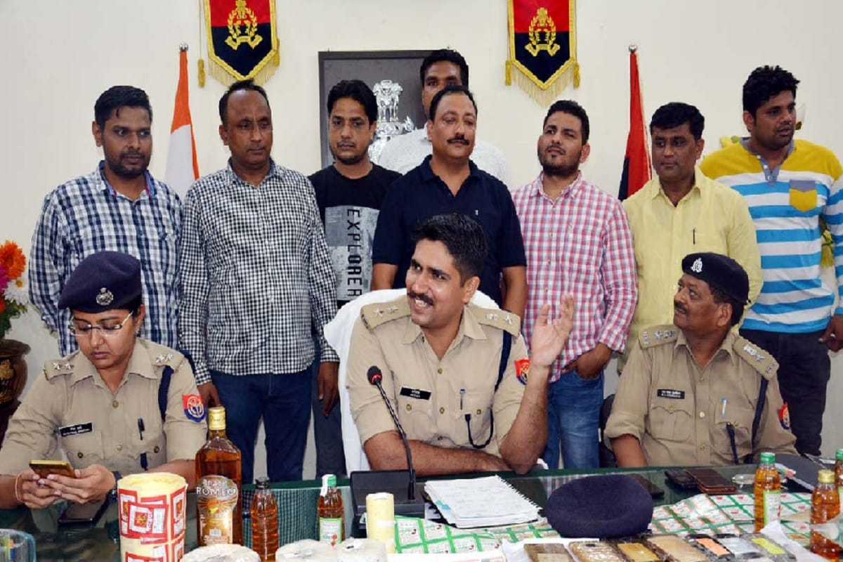 Muzaffarnagar police busted a big gang of fake alcohol and 12 accused arrested